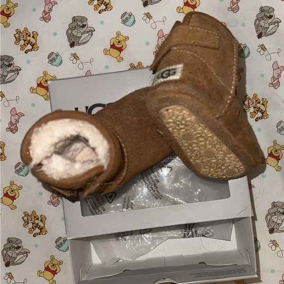 Uggs - Picture 1 of 3